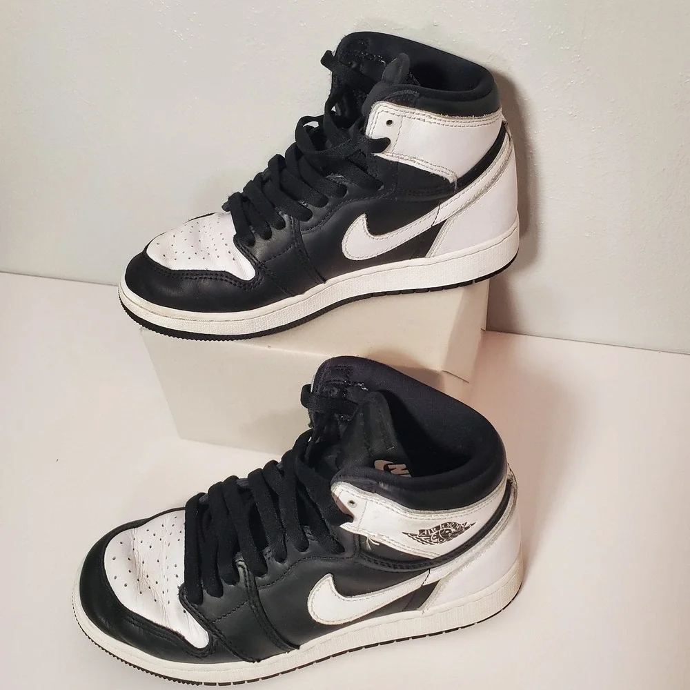 Nike Air Jordan 1 Mid Black White FD1437-010 Size 5.5Y Youth–Classic Retro Style
